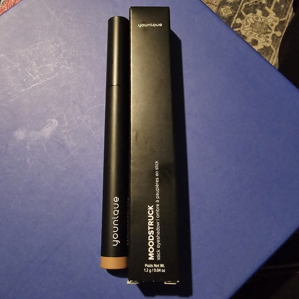 Younique | Stick Eyeshadow Inquisitive